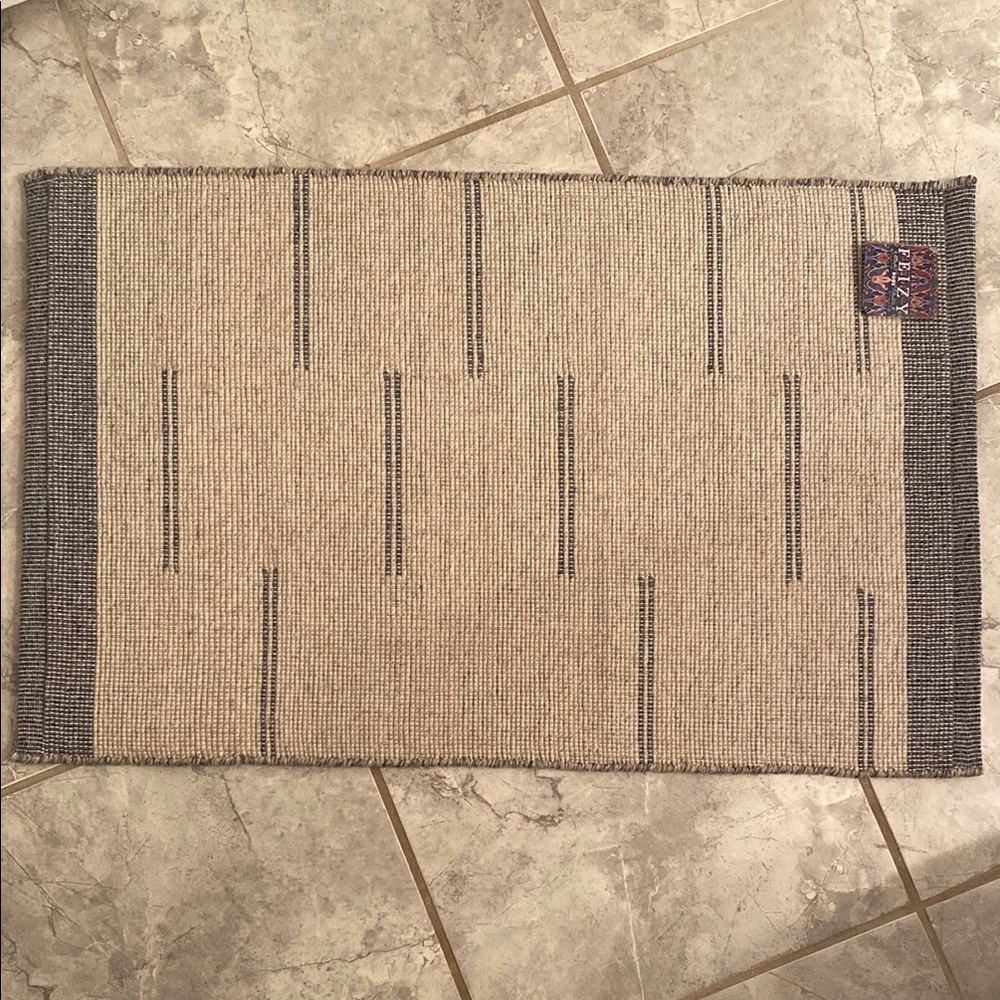 NEW Feizy 2x3’ area rug